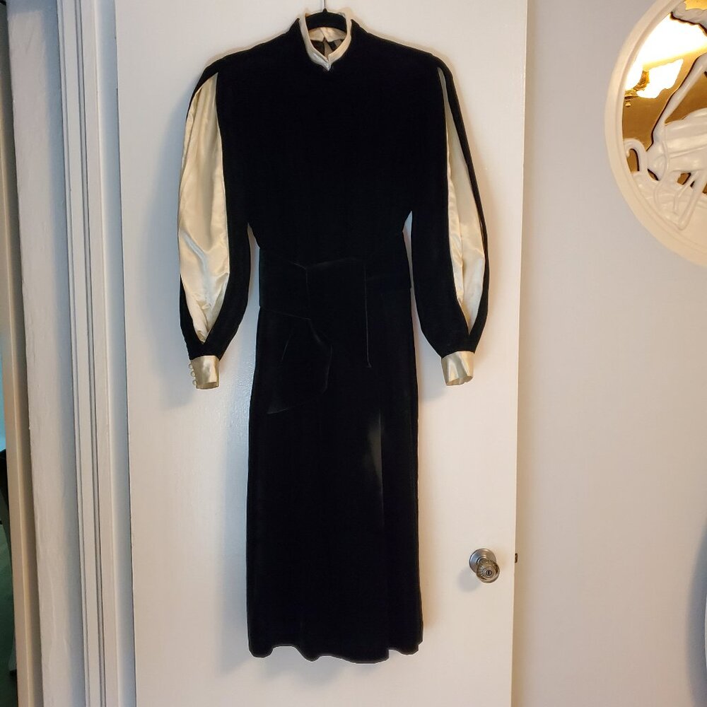 TRUE VINTAGE BLACK VELVET EVENING DRESS WITH SATIN ACCENTS